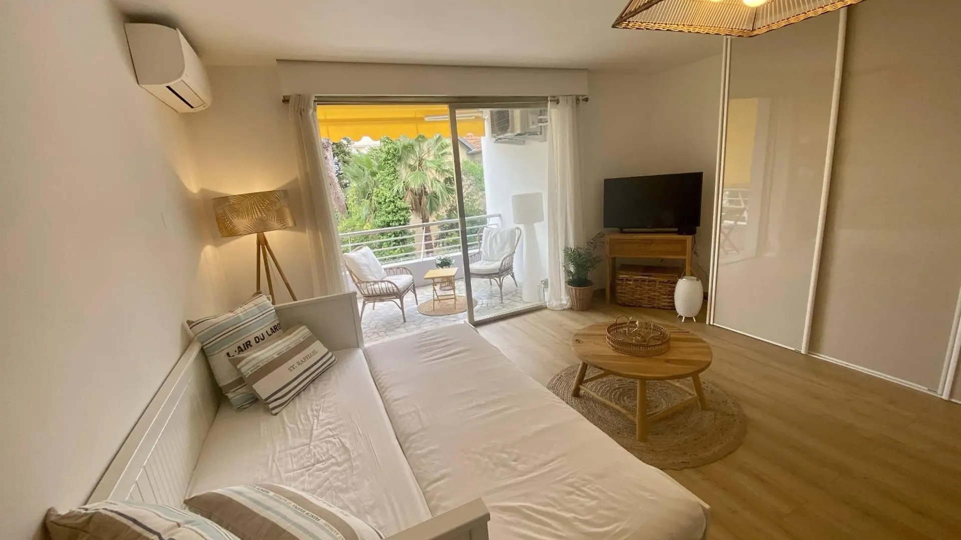 Golf Juans- Studio Front De Mer, Wifi Clim Apartment Vallauris